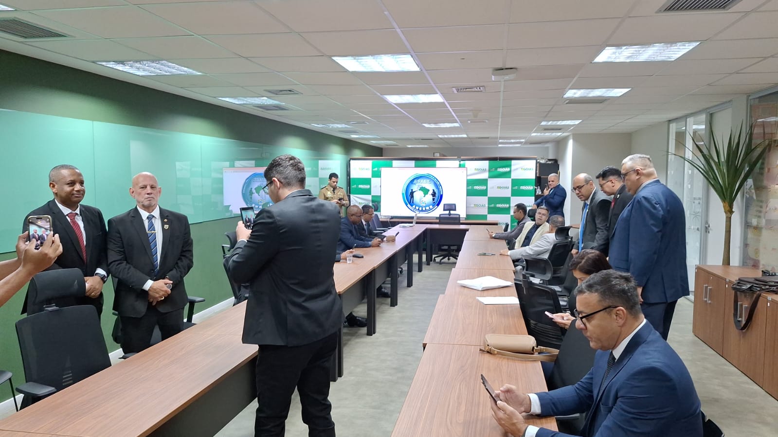 6498a213-39b6-49ec-b0f5-ff7bf6ffcf8a